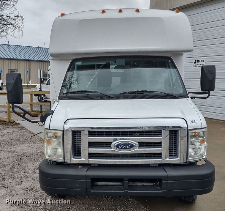 image for item DR8283 2011 Ford E450 Super Duty  shuttle bus
