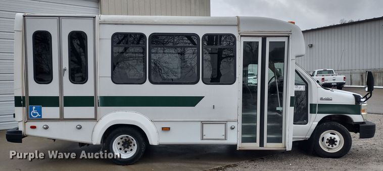 image for item DR8283 2011 Ford E450 Super Duty  shuttle bus
