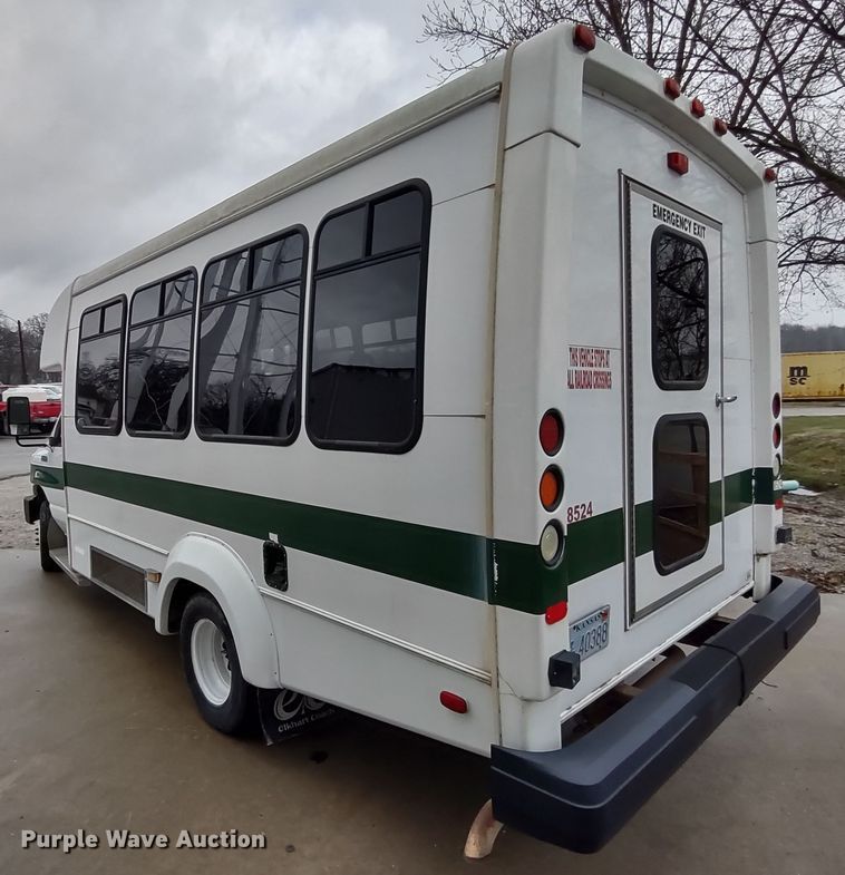 image for item DR8283 2011 Ford E450 Super Duty  shuttle bus