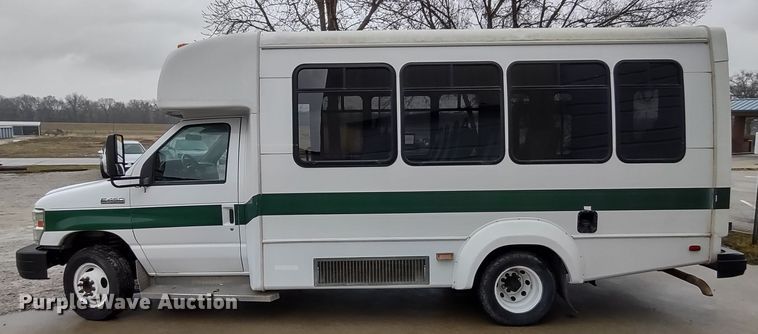 image for item DR8283 2011 Ford E450 Super Duty  shuttle bus