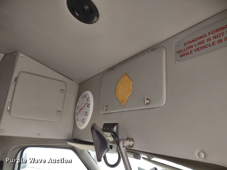 image for item DR8283 2011 Ford E450 Super Duty  shuttle bus