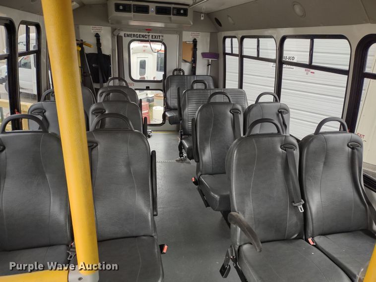 image for item DR8283 2011 Ford E450 Super Duty  shuttle bus