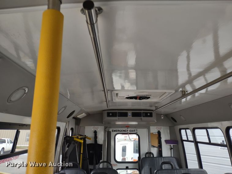 image for item DR8283 2011 Ford E450 Super Duty  shuttle bus