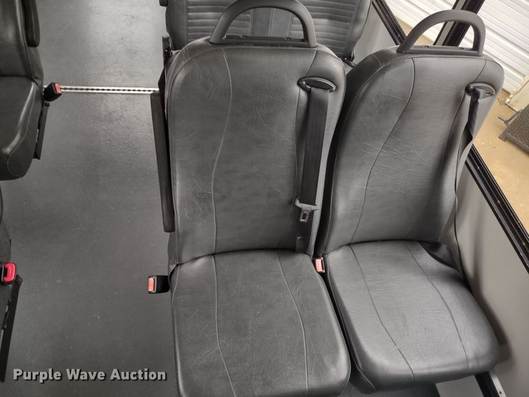 image for item DR8283 2011 Ford E450 Super Duty  shuttle bus