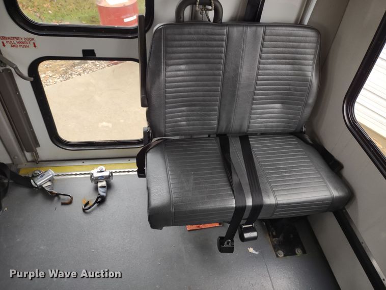 image for item DR8283 2011 Ford E450 Super Duty  shuttle bus