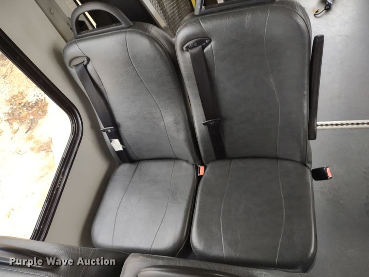 image for item DR8283 2011 Ford E450 Super Duty  shuttle bus