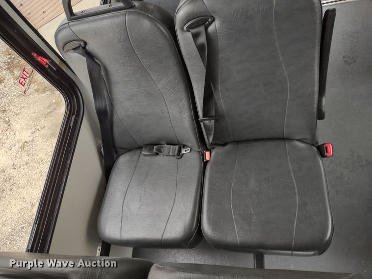 image for item DR8283 2011 Ford E450 Super Duty  shuttle bus