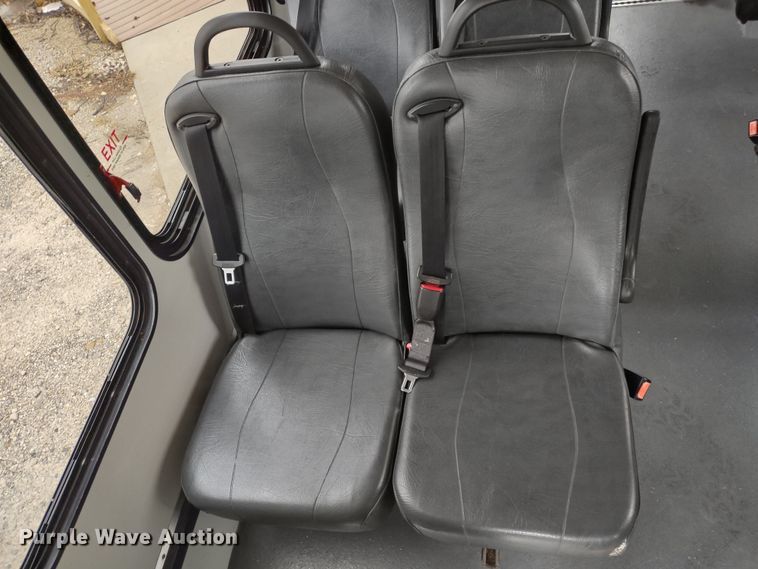 image for item DR8283 2011 Ford E450 Super Duty  shuttle bus