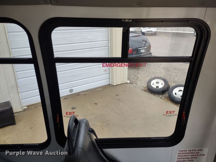 image for item DR8283 2011 Ford E450 Super Duty  shuttle bus