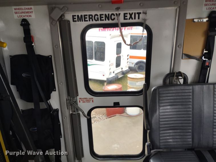 image for item DR8283 2011 Ford E450 Super Duty  shuttle bus