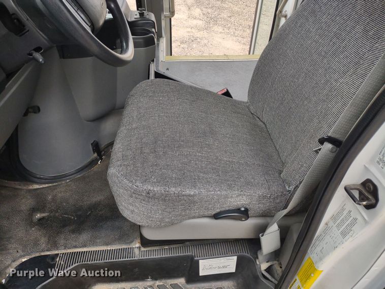 image for item DR8283 2011 Ford E450 Super Duty  shuttle bus