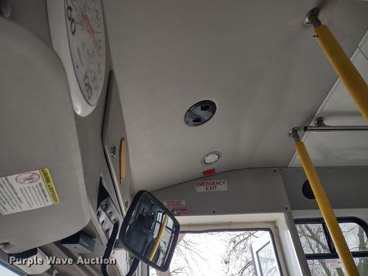 image for item DR8283 2011 Ford E450 Super Duty  shuttle bus