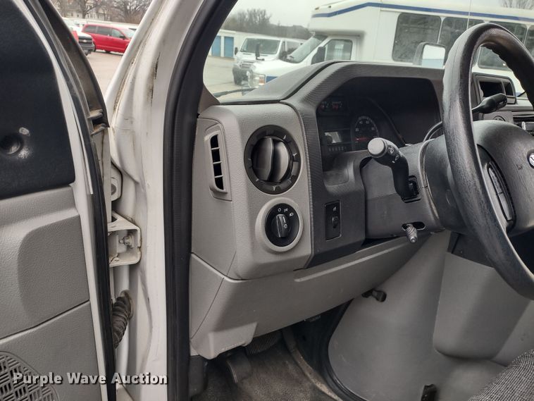 image for item DR8283 2011 Ford E450 Super Duty  shuttle bus