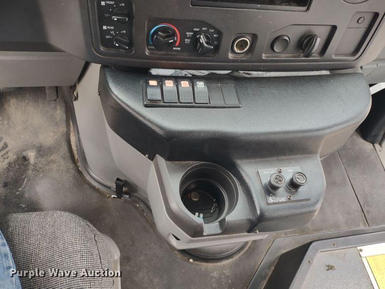 image for item DR8283 2011 Ford E450 Super Duty  shuttle bus