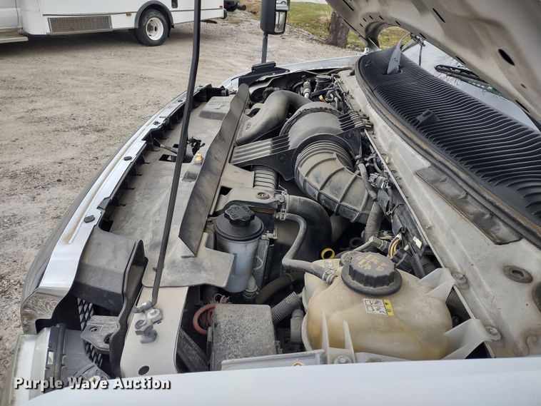 image for item DR8283 2011 Ford E450 Super Duty  shuttle bus