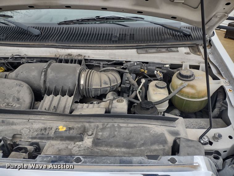 image for item DR8283 2011 Ford E450 Super Duty  shuttle bus