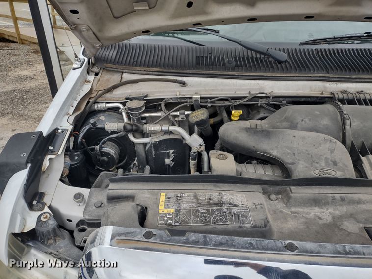 image for item DR8283 2011 Ford E450 Super Duty  shuttle bus