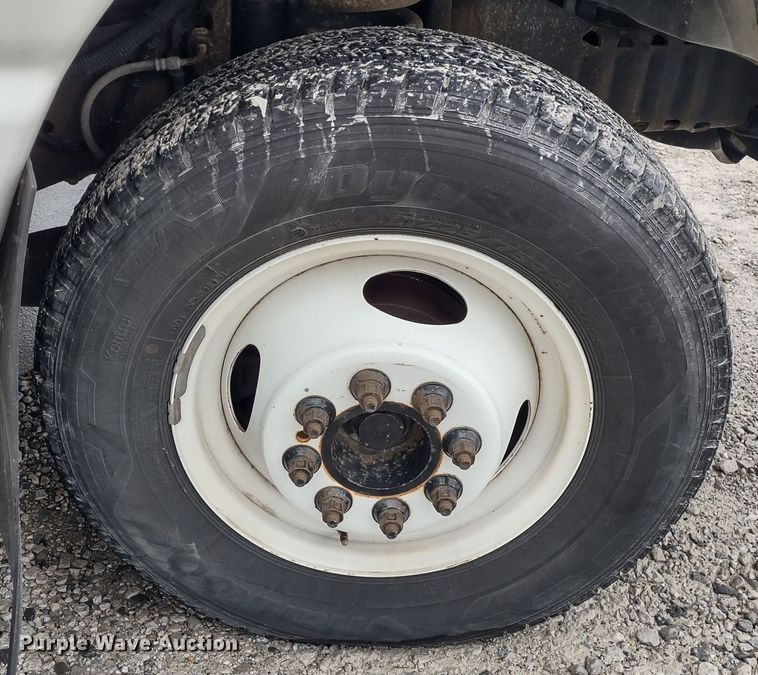 image for item DR8283 2011 Ford E450 Super Duty  shuttle bus