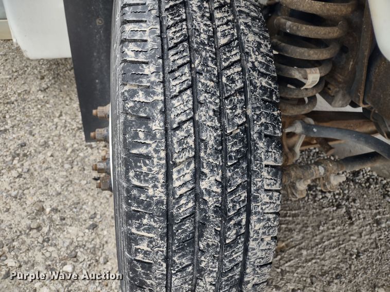 image for item DR8283 2011 Ford E450 Super Duty  shuttle bus