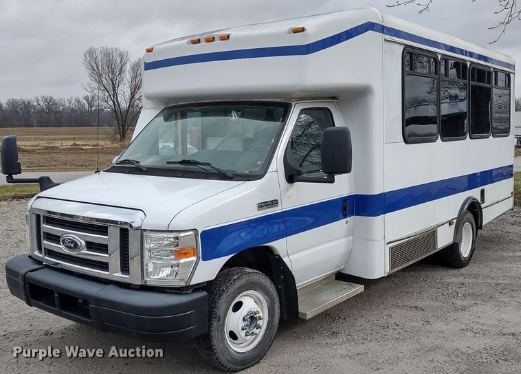 image for item DR8284 2015 Ford E450 Super Duty El Dorado  shuttle bus