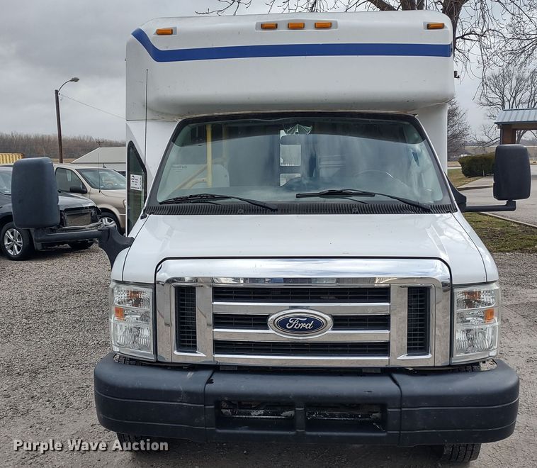 image for item DR8284 2015 Ford E450 Super Duty El Dorado  shuttle bus
