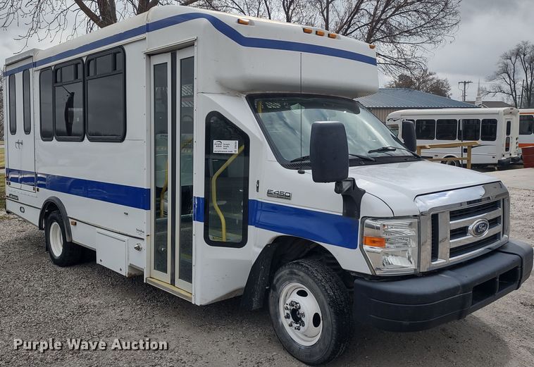 image for item DR8284 2015 Ford E450 Super Duty El Dorado  shuttle bus