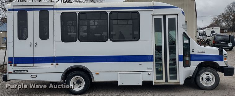 image for item DR8284 2015 Ford E450 Super Duty El Dorado  shuttle bus