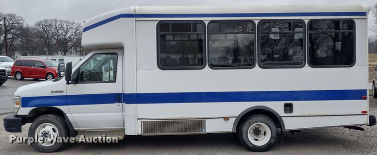 image for item DR8284 2015 Ford E450 Super Duty El Dorado  shuttle bus