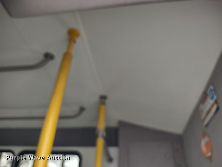 image for item DR8284 2015 Ford E450 Super Duty El Dorado  shuttle bus