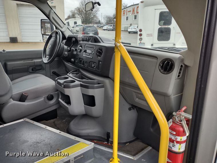 image for item DR8284 2015 Ford E450 Super Duty El Dorado  shuttle bus