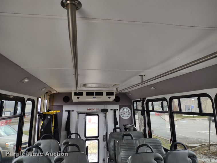 image for item DR8284 2015 Ford E450 Super Duty El Dorado  shuttle bus