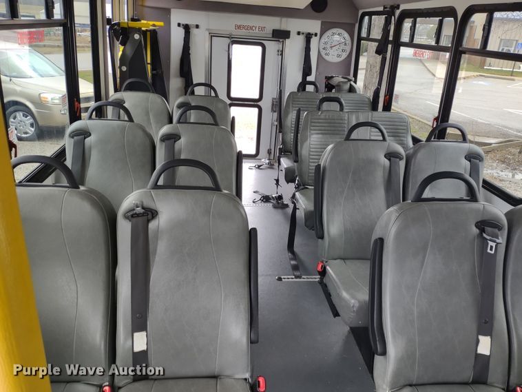 image for item DR8284 2015 Ford E450 Super Duty El Dorado  shuttle bus