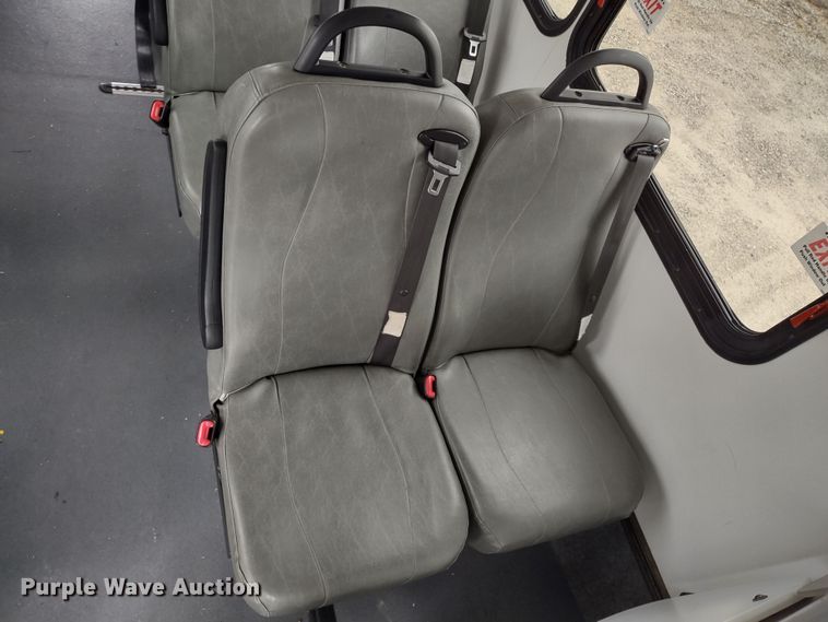 image for item DR8284 2015 Ford E450 Super Duty El Dorado  shuttle bus