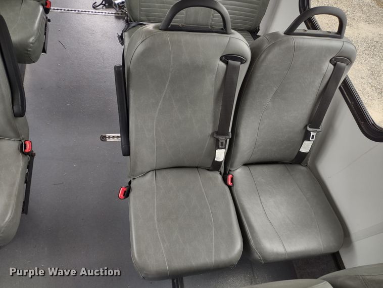 image for item DR8284 2015 Ford E450 Super Duty El Dorado  shuttle bus