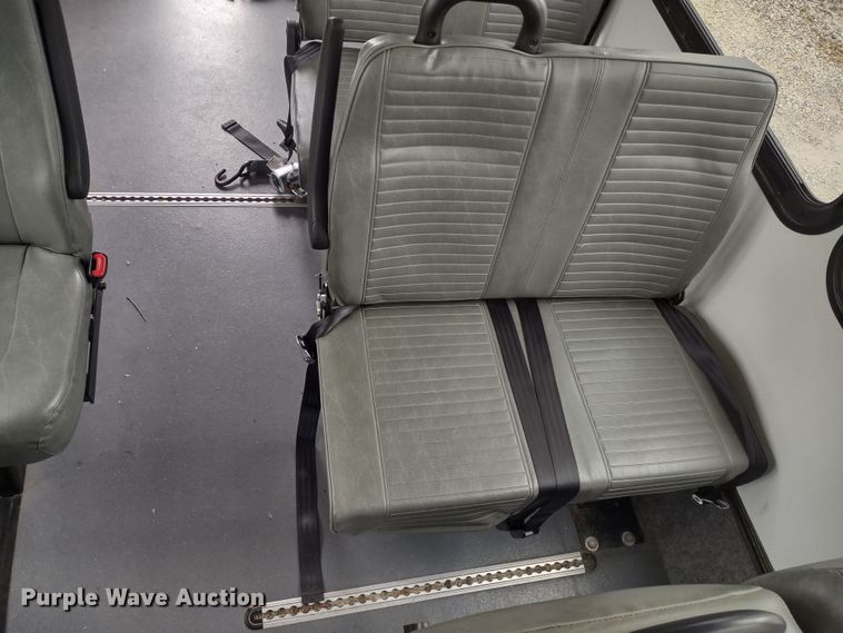 image for item DR8284 2015 Ford E450 Super Duty El Dorado  shuttle bus