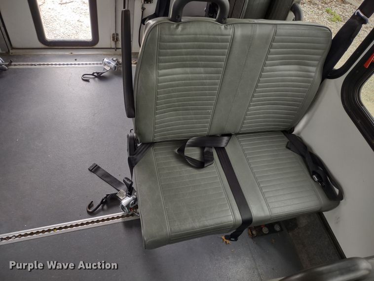 image for item DR8284 2015 Ford E450 Super Duty El Dorado  shuttle bus