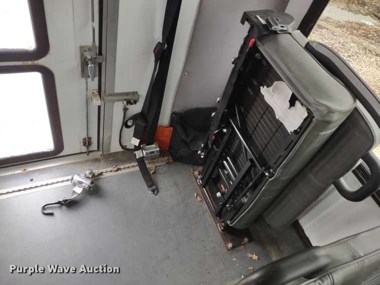 image for item DR8284 2015 Ford E450 Super Duty El Dorado  shuttle bus