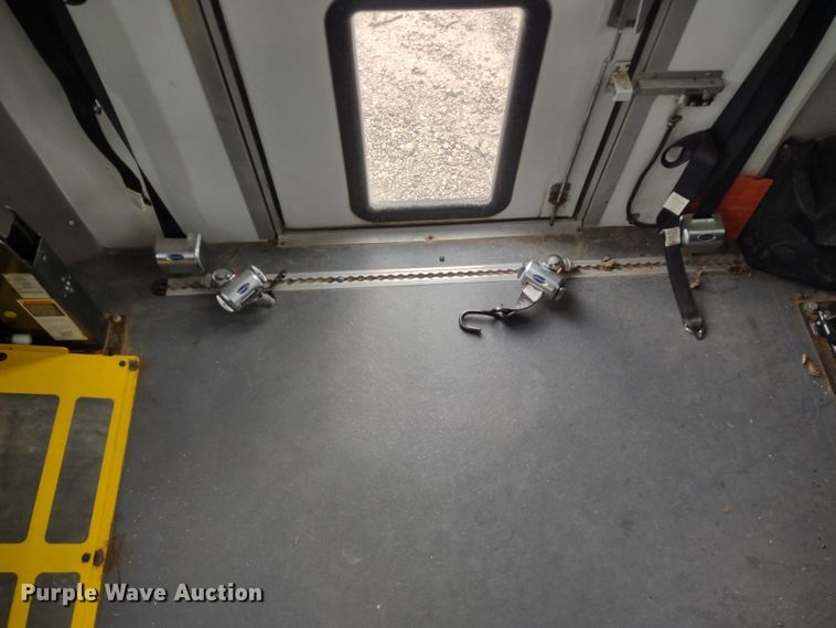 image for item DR8284 2015 Ford E450 Super Duty El Dorado  shuttle bus