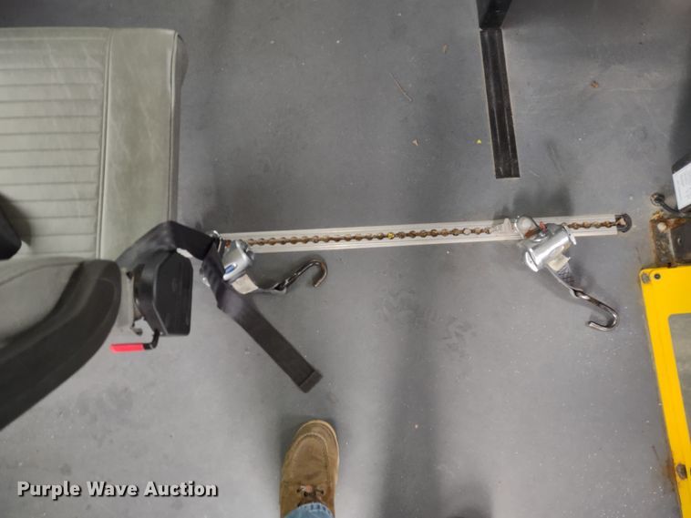 image for item DR8284 2015 Ford E450 Super Duty El Dorado  shuttle bus