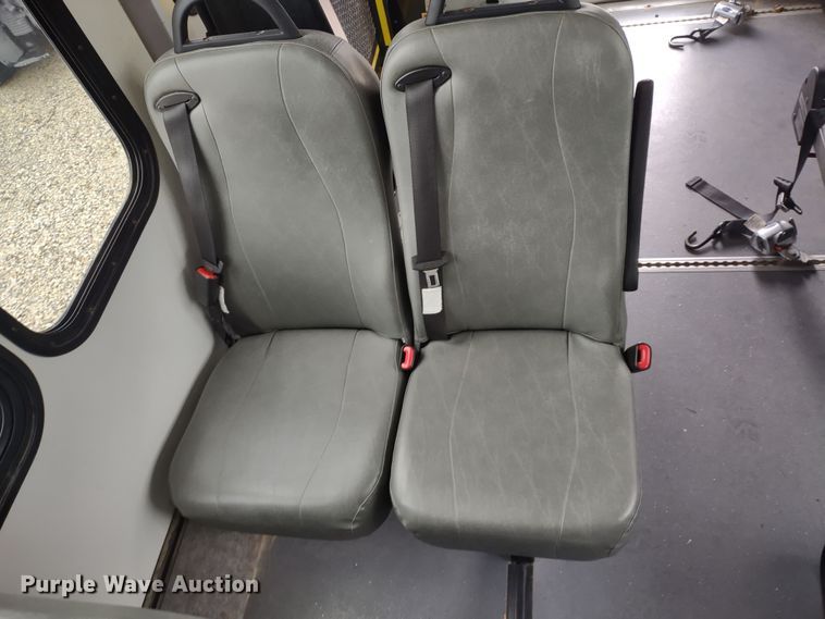 image for item DR8284 2015 Ford E450 Super Duty El Dorado  shuttle bus