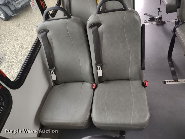 image for item DR8284 2015 Ford E450 Super Duty El Dorado  shuttle bus