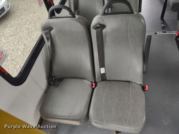 image for item DR8284 2015 Ford E450 Super Duty El Dorado  shuttle bus