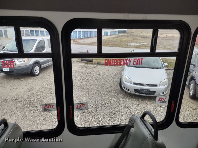 image for item DR8284 2015 Ford E450 Super Duty El Dorado  shuttle bus