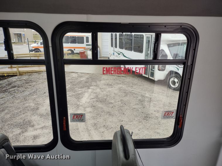 image for item DR8284 2015 Ford E450 Super Duty El Dorado  shuttle bus