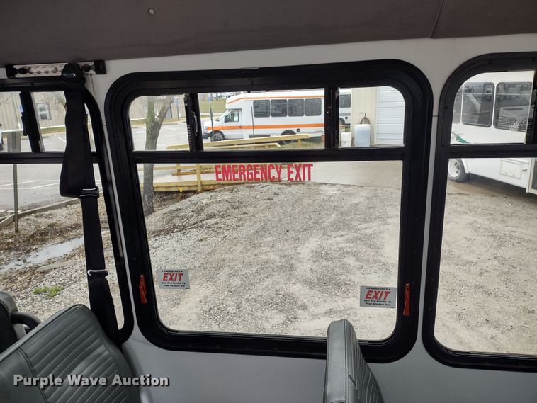 image for item DR8284 2015 Ford E450 Super Duty El Dorado  shuttle bus