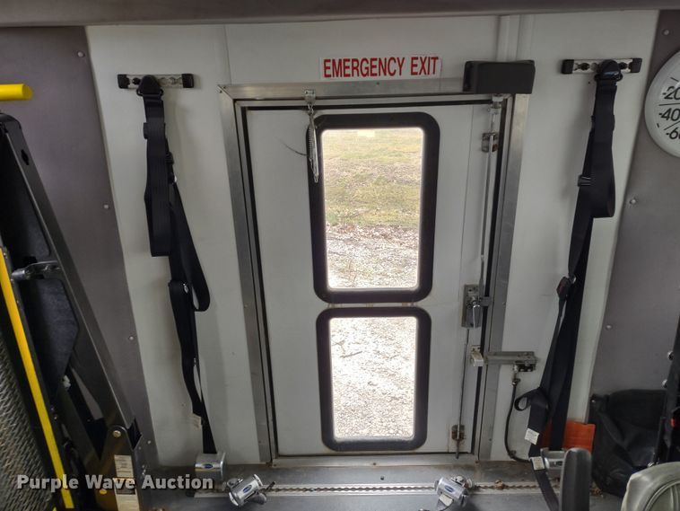 image for item DR8284 2015 Ford E450 Super Duty El Dorado  shuttle bus