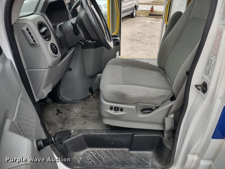 image for item DR8284 2015 Ford E450 Super Duty El Dorado  shuttle bus