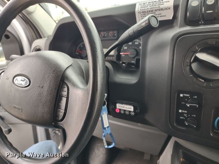 image for item DR8284 2015 Ford E450 Super Duty El Dorado  shuttle bus