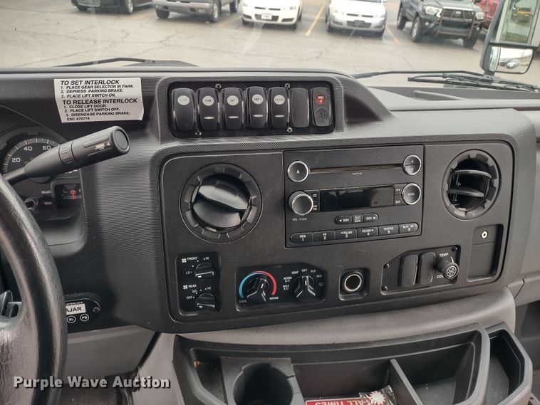 image for item DR8284 2015 Ford E450 Super Duty El Dorado  shuttle bus