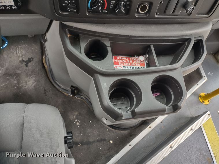 image for item DR8284 2015 Ford E450 Super Duty El Dorado  shuttle bus